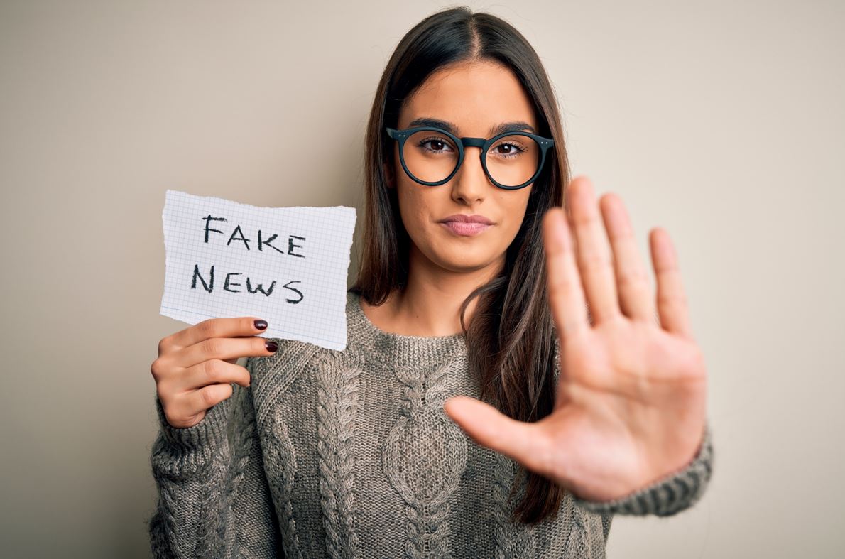 Jak walczyć z fake newsami?
