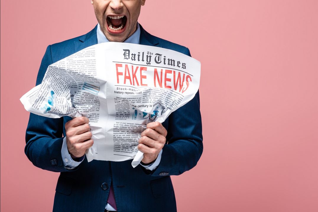 Top 5 książek, które nauczą cię rozpoznać fake newsy i pseudonaukowe treści